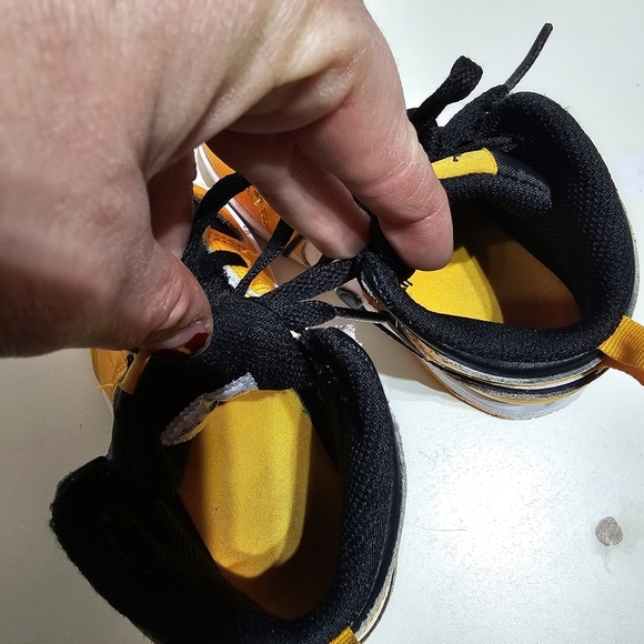 Nike Jordan 1 Mid Taxi (TD) 640735 701 Kid's Size 8C Black/White - Picture 11 of 12